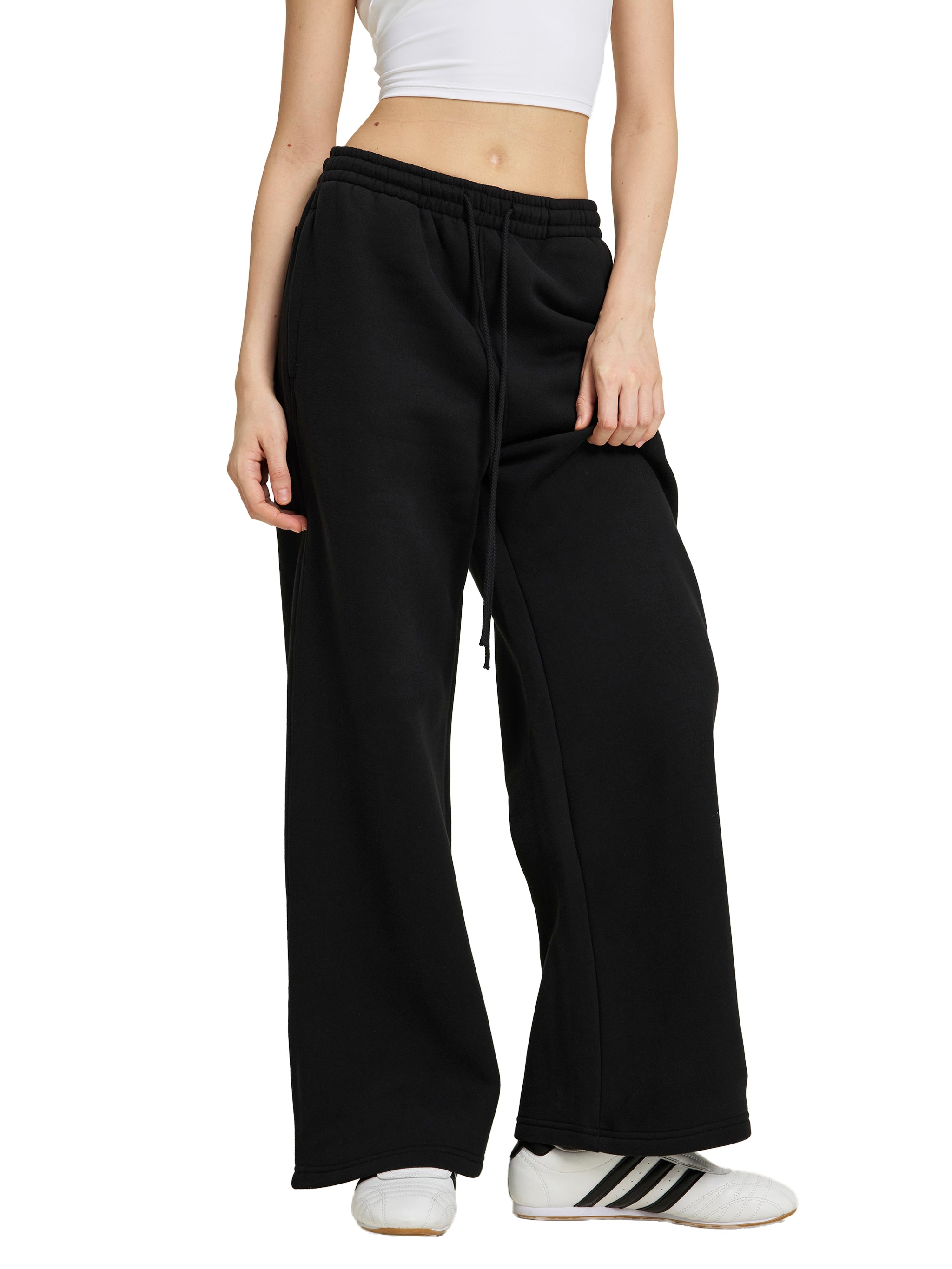 comfy sweats for the gym,best oversized sweats for the ,gym sweats,comfortable sweats to wear,bey gray sweats,mens sweatpants,mens new sweatpants,winter clothing ,mens outfits