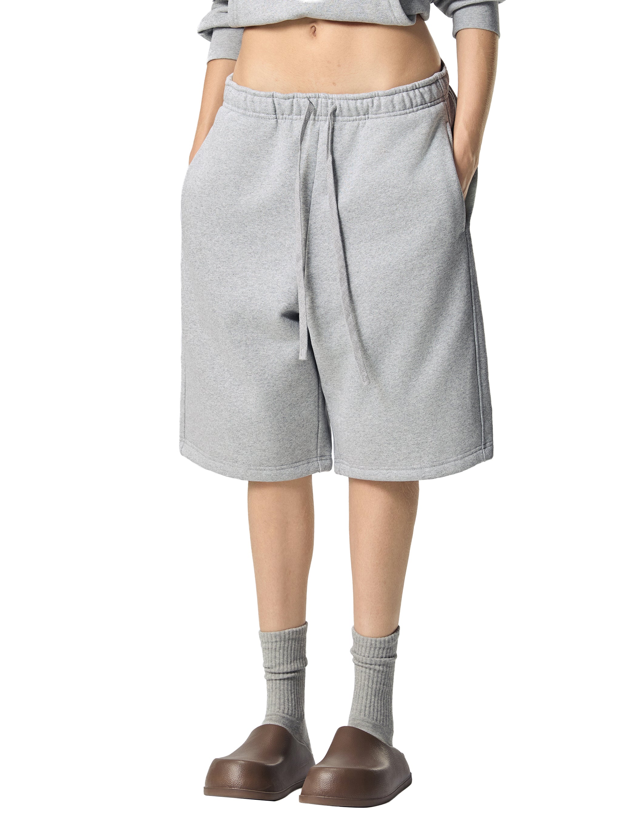 shorts,heavy weight shorts,outdoor shorts,heavy weight pants,fall outfit,essential outfits,unisex outfits,baggy outfits,essential fall fit